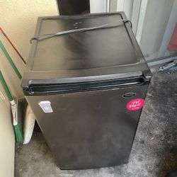 Sanyo Mini Fridge