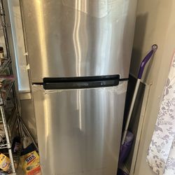 Whirlpool refrigerator 
