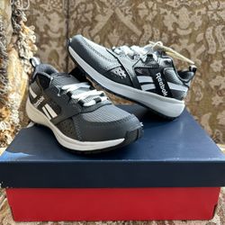 Reebok Road Supreme 2.0 Size 11 Kids