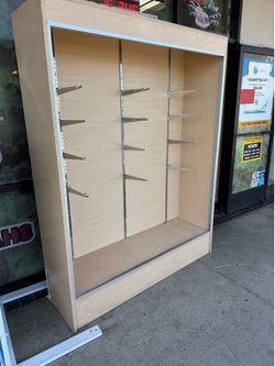 Free Showcase and cigarette rack