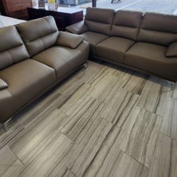 *Living Room Special*---Valencia Sophisticated Leather Sofa/Loveseat Sets---Delivery And Easy Financing Available👌
