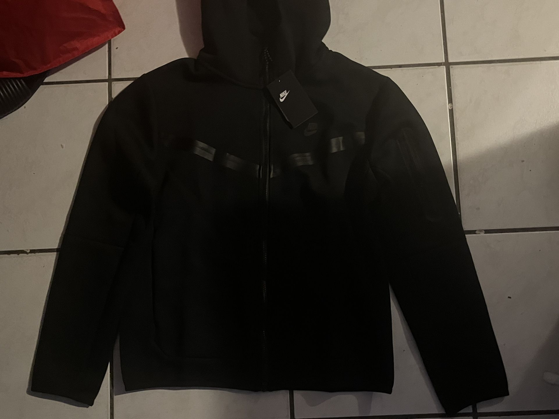 Black Nike tech Fleece