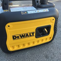 DEWALT 2200 / 1700-Watt Gas Powered Inverter Generator with CO Protect and Ultra Quiet Operations - 2200i