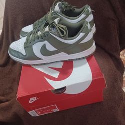 Nike Dunk Low Medium Olive Size 10.5