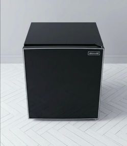 Absocold Mini Fridge. Size: 18.5" X 20" X 24.5". Excellent Condition!