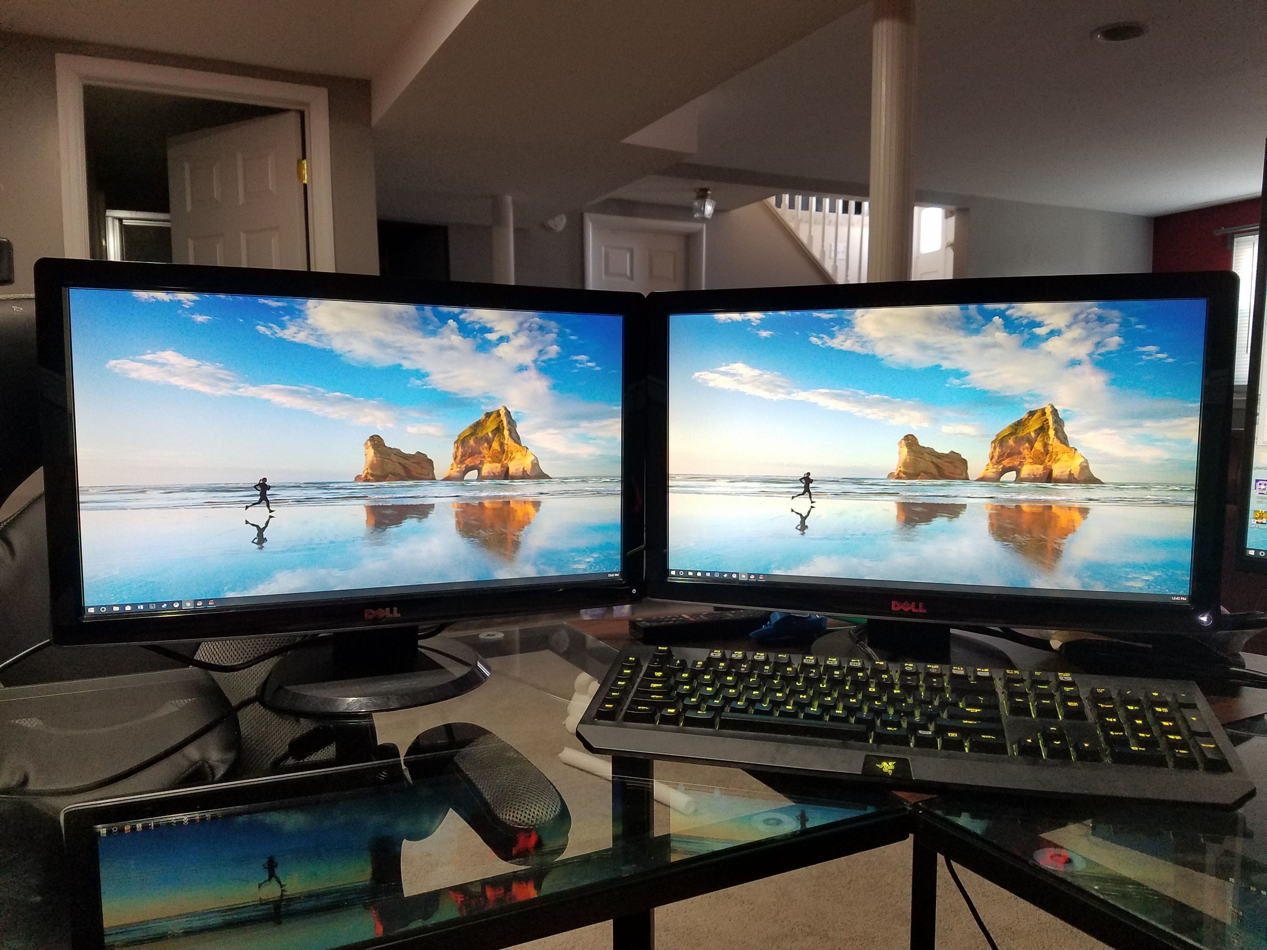 2x dell 22" st2210 monitors with Vesa mounts and dual monitor stand