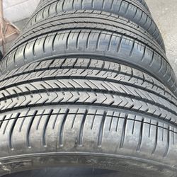 Selling Set Of Michelin 215/55/17