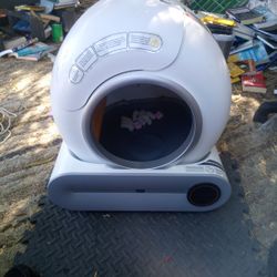 Self Cleaning Litter Box 