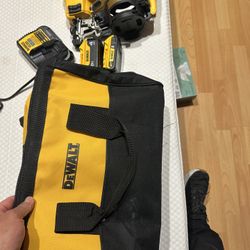 20V MAX 15-Degree Electric Cordless Roofing Nailer 