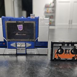 Soundwave 1984 Vintage Hasbro G1 Transformers Action Figure And Mini Cassette