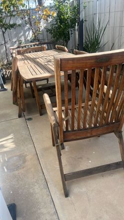 OK wood, six chairs are foldable