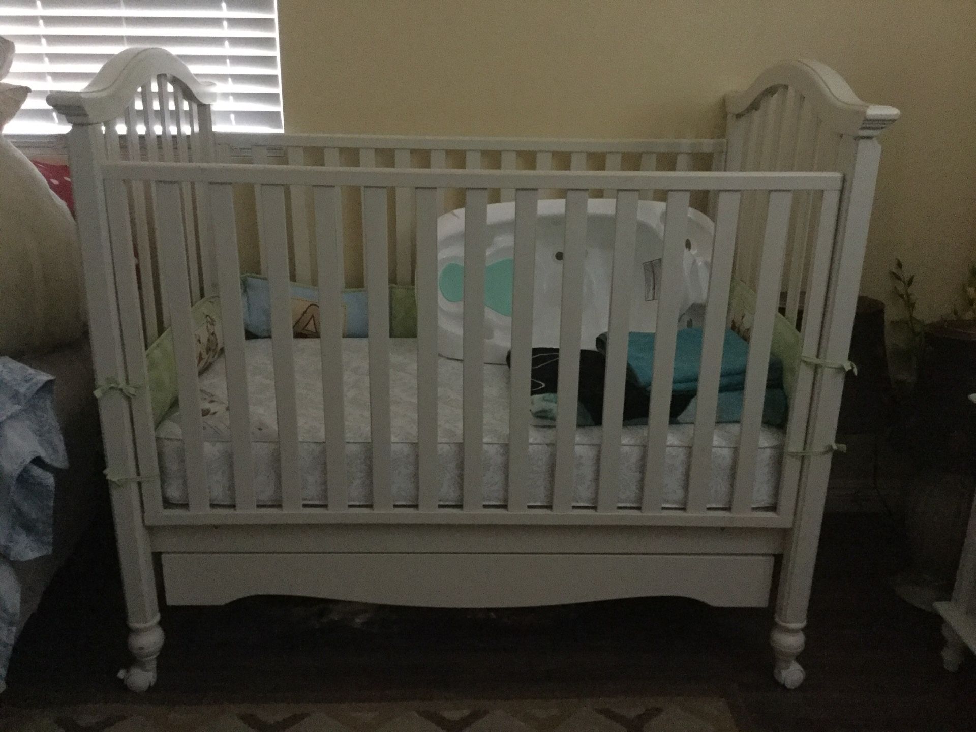 Bonavit baby crib used for a baby’s visit last Christmas is almost new. Original price brand new was 450.00