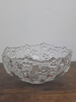vintage Mikasa Carmen round crystal serving bowl 8.5"