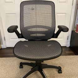 NEW FULL MESH OFFICE CHAIR W/TAGS