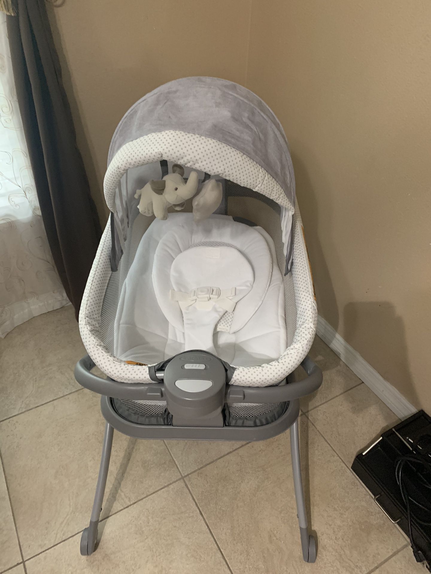 GRACO Bassinet and Changing Table