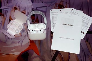 Earbuds & headphones