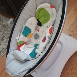 4moms Mamaroo Swing + Bluetooth Speakers 