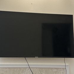 Samsung Tv 55’ With Wall Mount Bracket. 