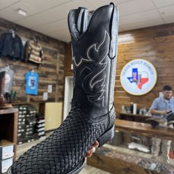 black boot 