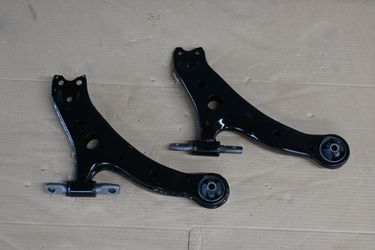 Detroit Axle K620333 K620334 Left and Right Front Lower Control Arms