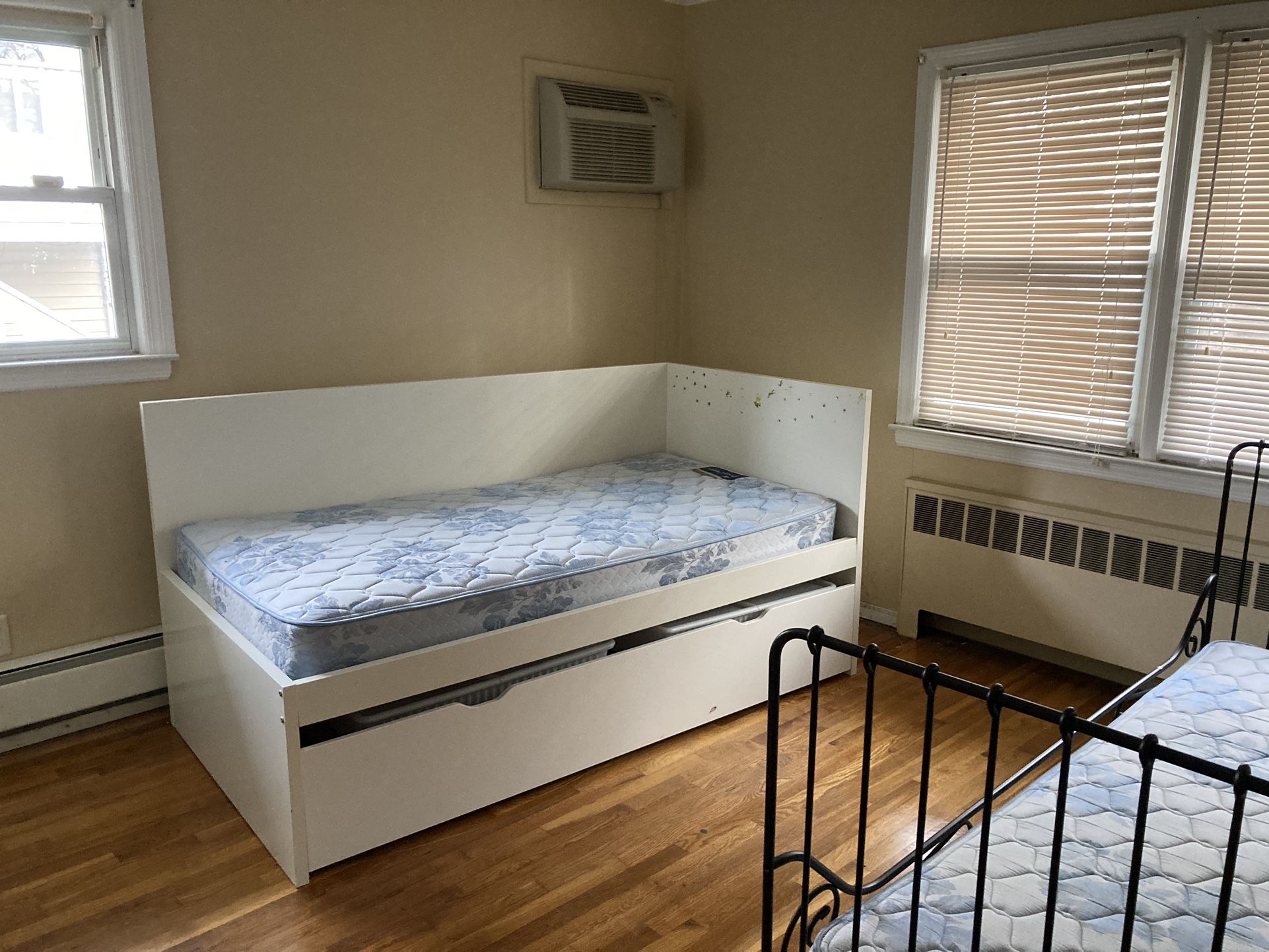 IKEA white twin trundle day bed