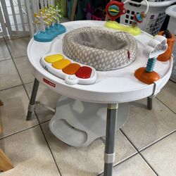 Skip Hop Activity Center (Explore & More) – Excellent Condition