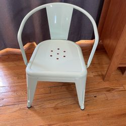 Pillowfort Kids’ Industrial Activity Chair