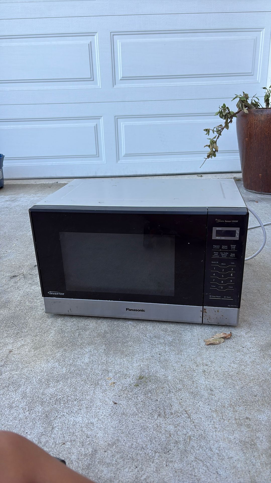 Panasonic. The Genesis Sensor 1200w Microwave
