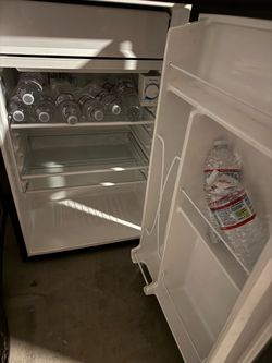 GE Mini Fridge Refrigerator 32 inches by 20 by 20