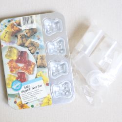 Wilton Huggable Teddy Bear Pan for Cakes, Gummies, Brownies, & Muffins and Dessert Cake Push-Up Pop Contianers