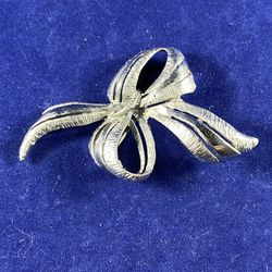 Sterling Silver Ribon Brooch (0.284 Oz)