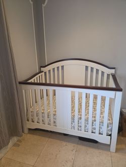Baby Crib & Mattress excellent condition