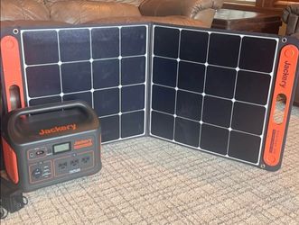 Jackery Explorer Power Station with SolarSaga 100 Panel