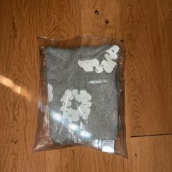 gray Hoodie in a medium 150