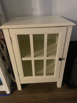 Accent cabinet