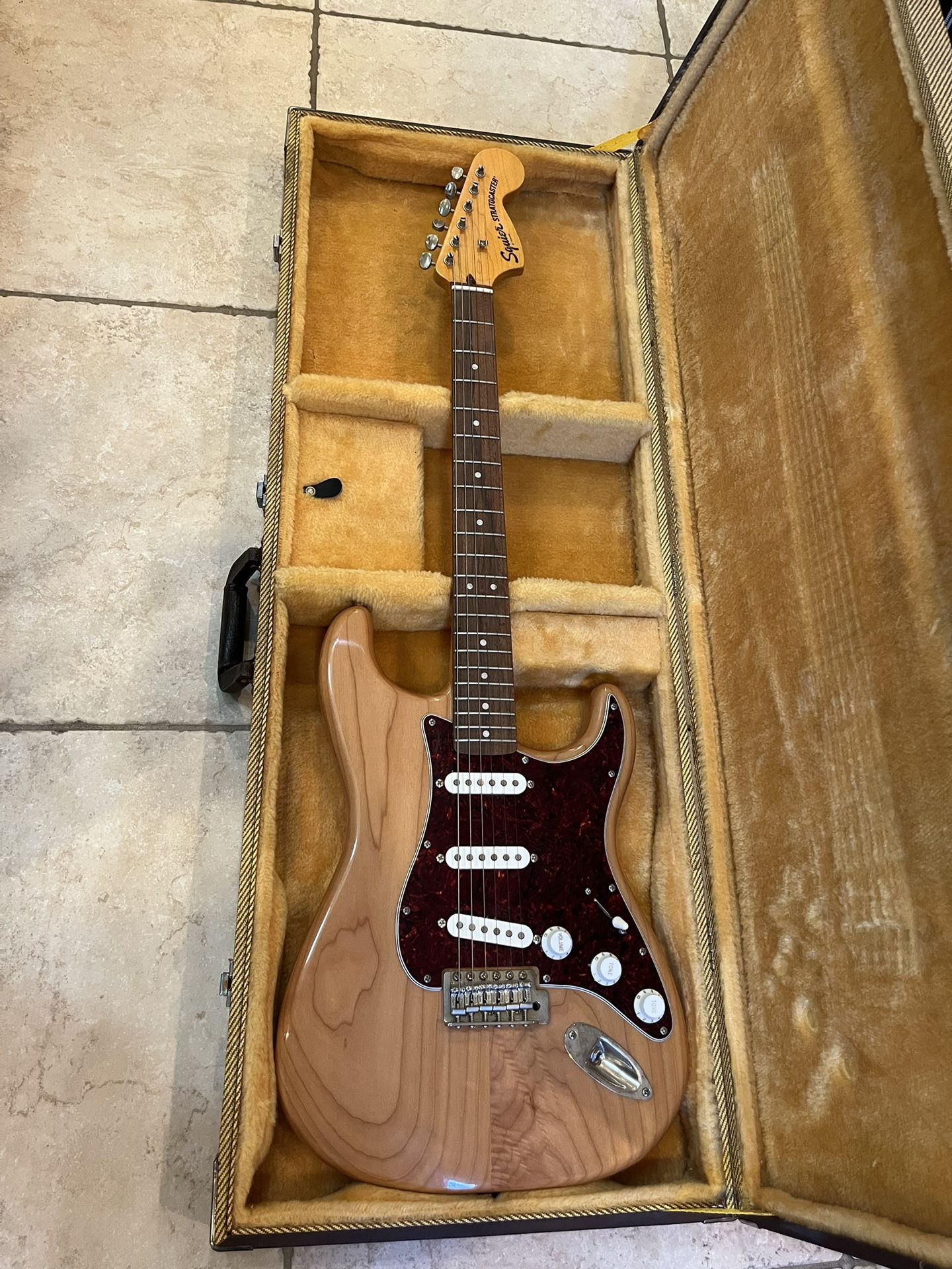 Squier Classic Vibe 70s Stratocaster (Brand New) W/ Sandler Tweed Vintage Case 