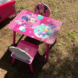 Minnie Table Set With Two Chairs 