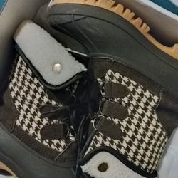 Size 8 Womens Snow Boots