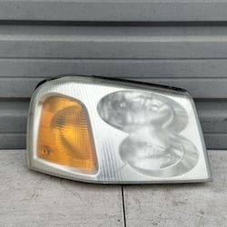 2002-2009 GMC Envoy Passenger RH Headlight