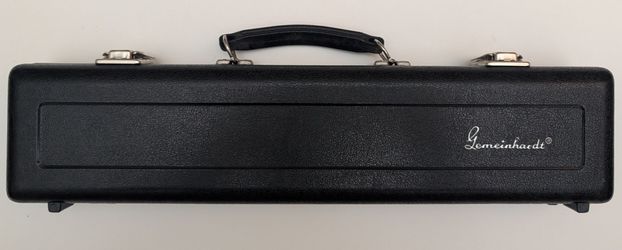 Gemeinhardt 2SP silver plate Student Flute. 
Needs some cleaning and tunning. 
See the photos for more details.