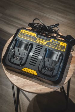 Dewalt 12V to 20V MAX Lithium-Ion Dual Port Jobsite Charging Station