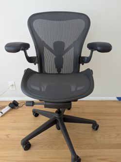 Herman Miller Aeron Remastered – Size B – Like New