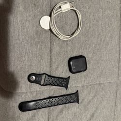 Apple Watch Series 4 Nike