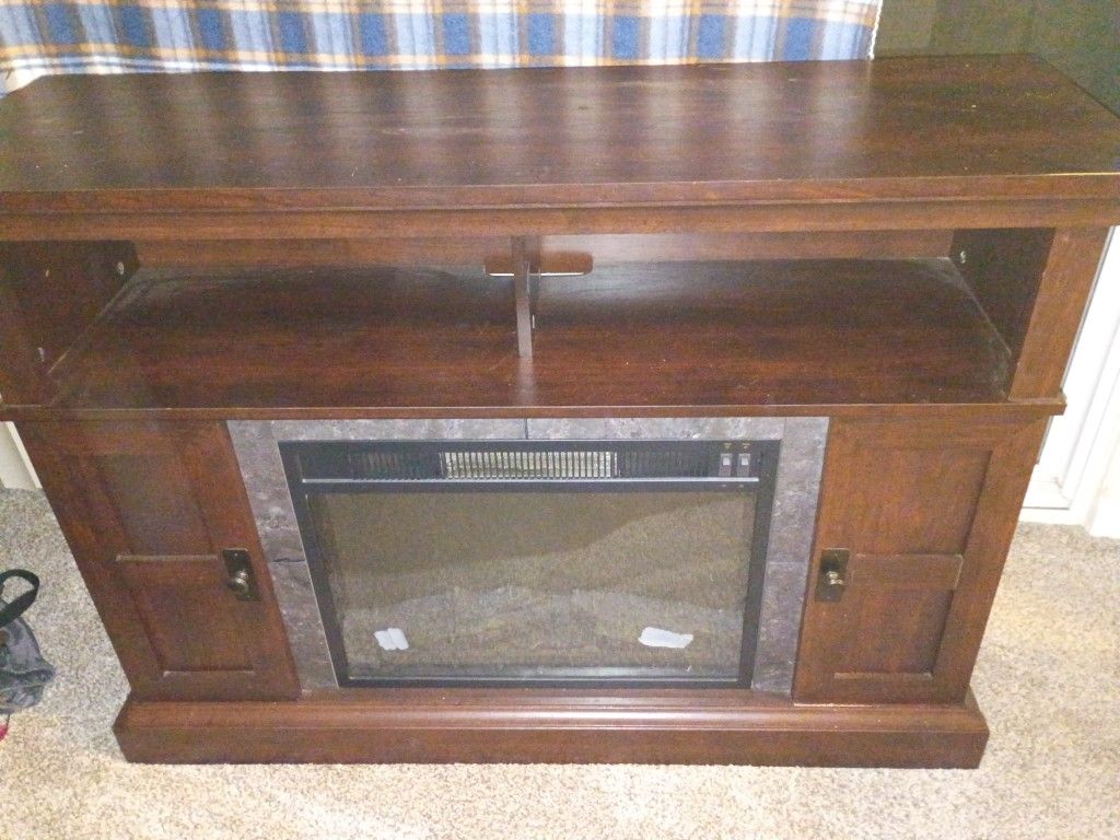 Entertainment Center / Fireplace/Tv Stand