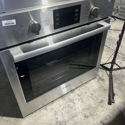 SALE! Single oven Built in Bosch 30 inches wide NEW 