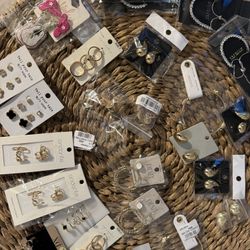 Jewelry/ Rings / Earrings/ Bracelets 