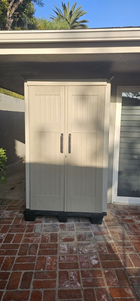 Rubbermaid Large Storage