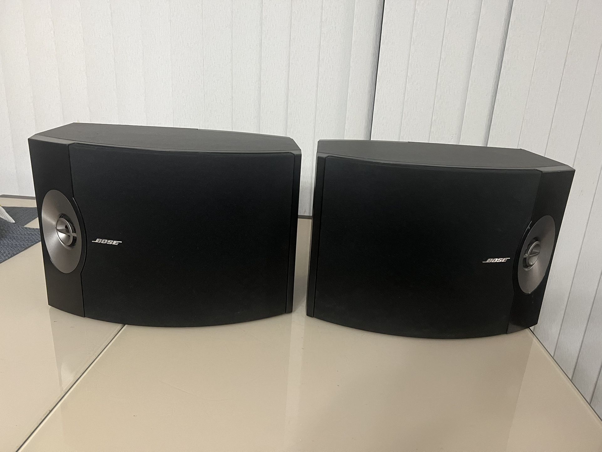 Bose 301 Series V Direct Reflecting Speakers Pair L & R, Black Experience high-quality sound with this Bose 301 Series V home theater speaker system
