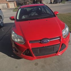 2014 Ford Focus SE Hatchback 