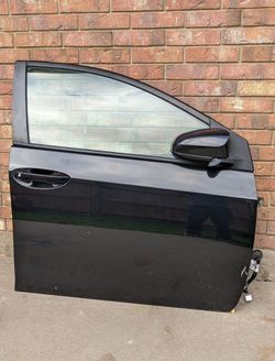 2014-2019 Toyota Corolla Front Right Door
